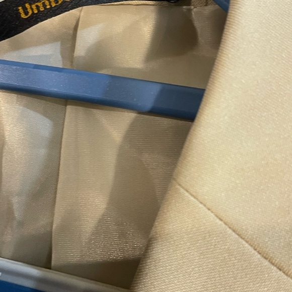 Men's Classic Tan Blazer - Picture 7 of 9